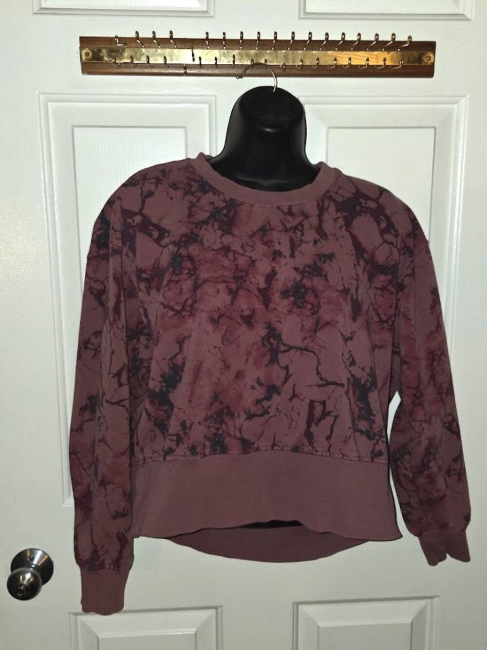 Joy Lab Cropped Sweatshirt Womens size Medium M dark burgundy and purple tie-dye